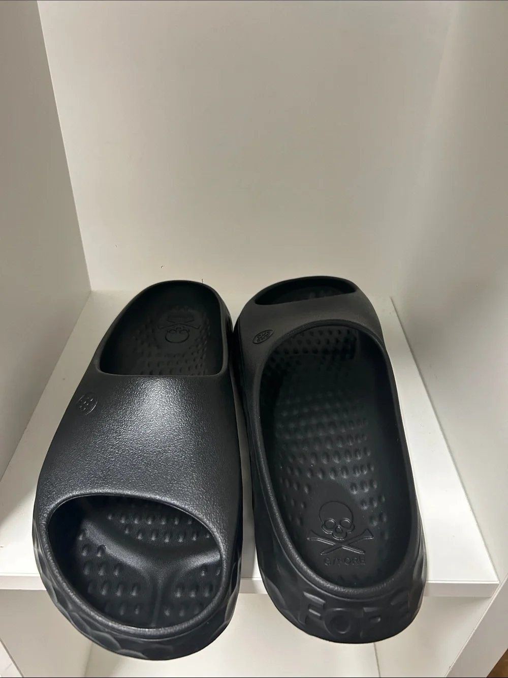 G/FORE Black Slip-On Slide Sandals with Skull Logo